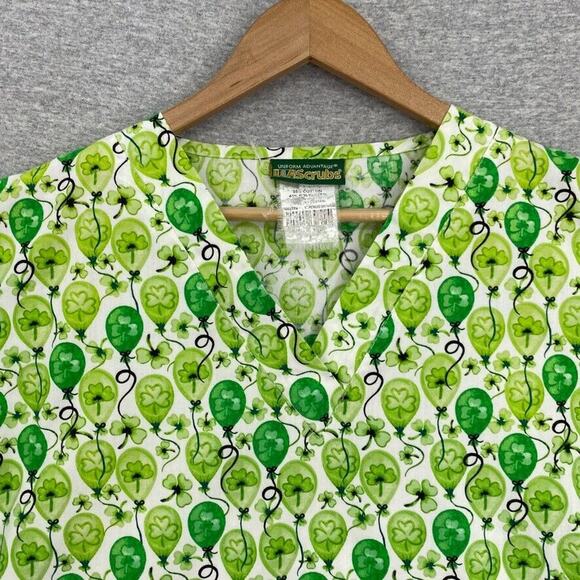 U A Scrubs Top Womens Small Green St Patricks Day Parade Short Sleeve Healthcare - Picture 5 of 13